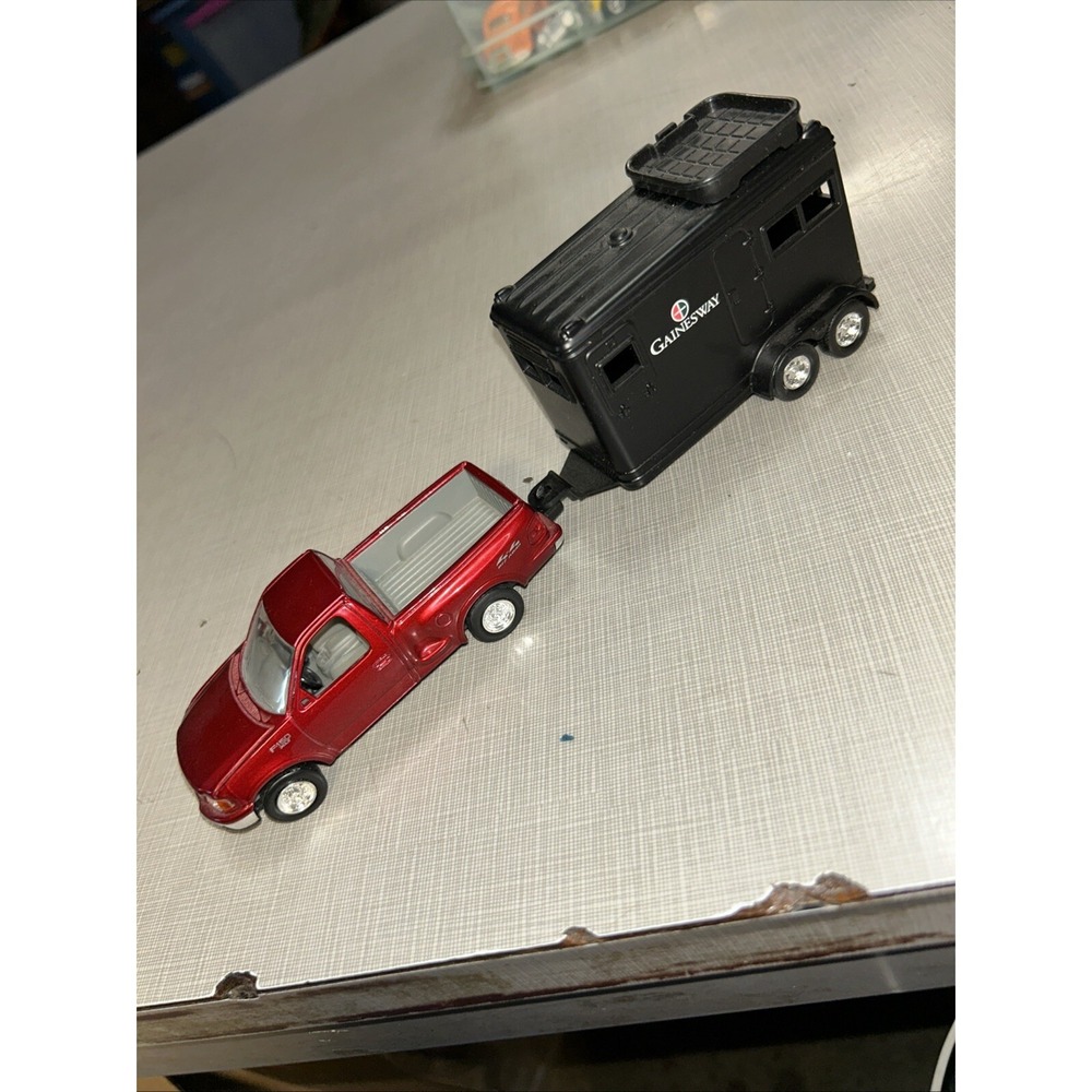 Road Signature 1:43 Diecast 1997 Ford F-150 W/Horse Trailer, Gainesway Farms